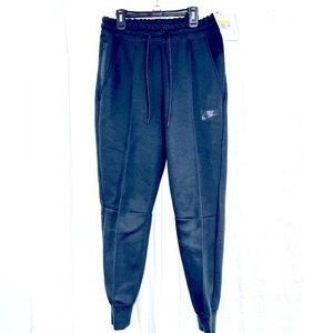 NWT Nike Tech Fleece Joggers Women’s SZ S